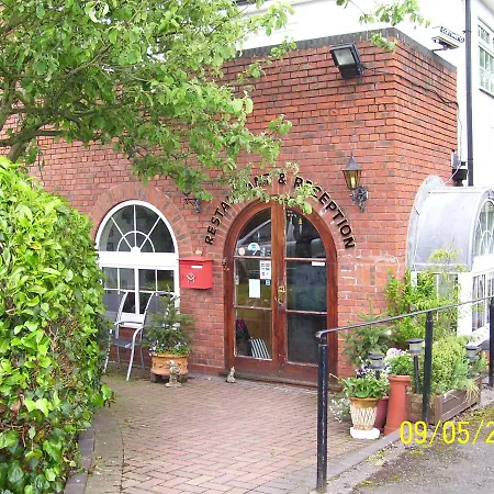 Studio Restaurant & 3*
