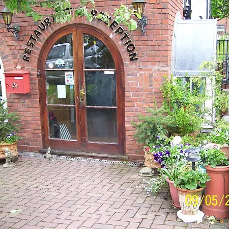 Studio Restaurant &